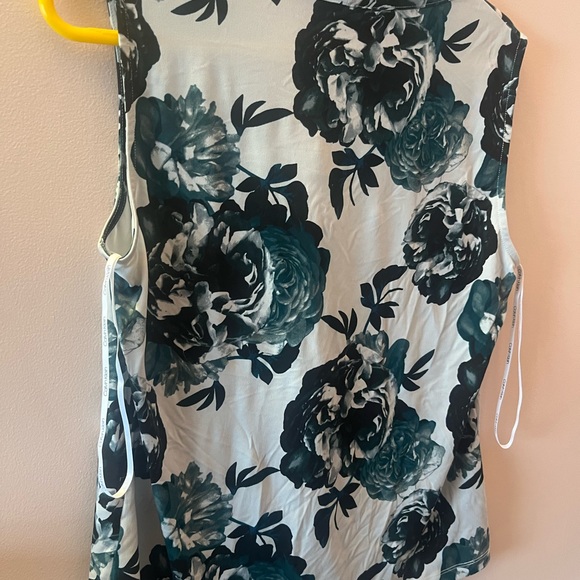 Calvin Klein Flowery tank top size Large Good used condition - Picture 4 of 7